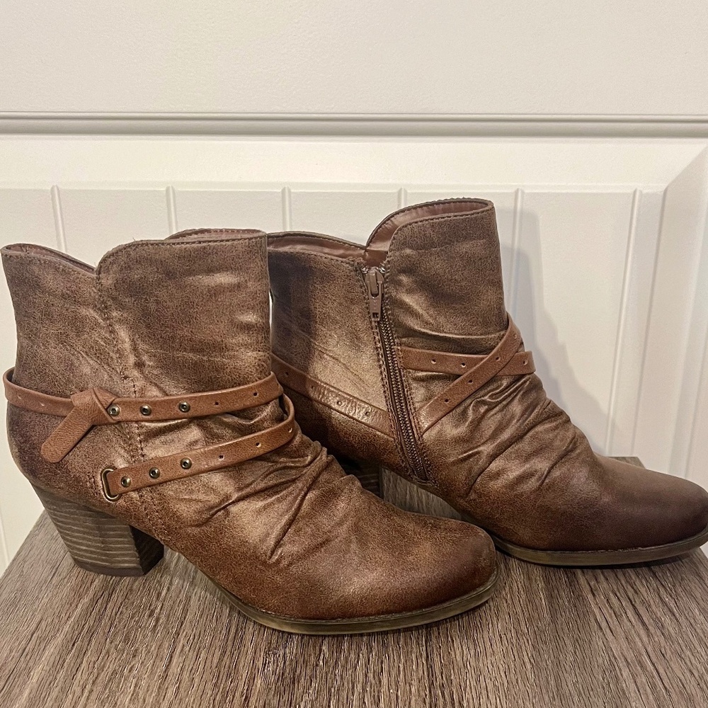 Brown Baretrap Women Ankle Boots